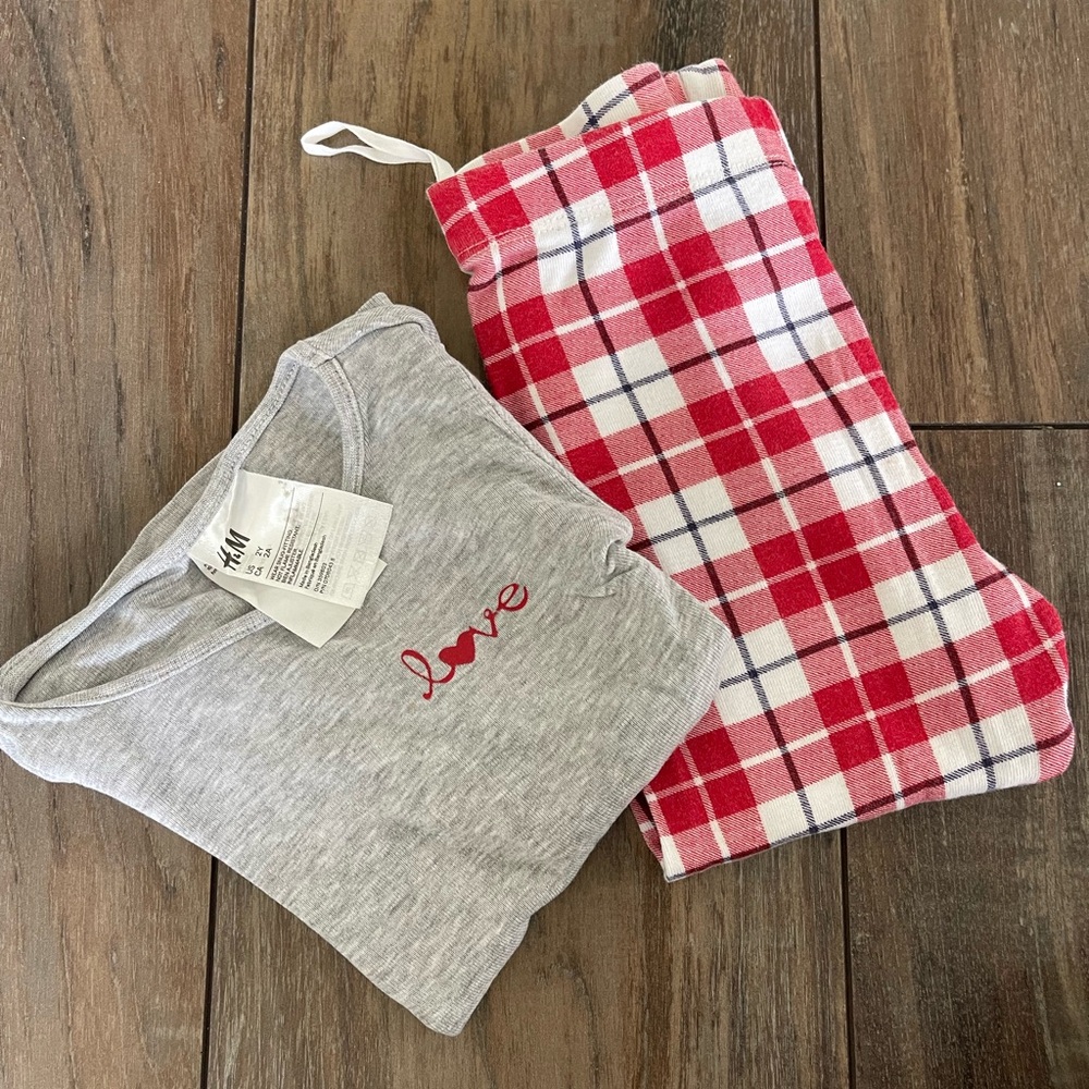 H&M Gray Top with Red Plaid pants, Girls Pajama set for Christmas size 2T